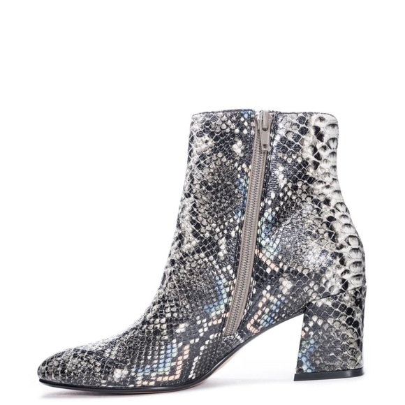 NWOT Chinese Laundry Daria Mars Snake Print Ankle Boots - Picture 1 of 10